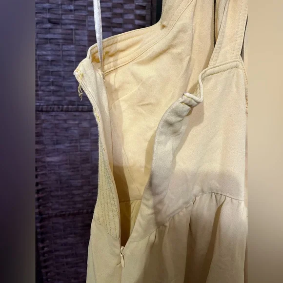 NEW Reiss Orla Halter Midi Dress Yellow Size 8 (MSRP $345) NEW Reiss Orla Halter Midi Dress Yellow Size 8 (MSRP $345)